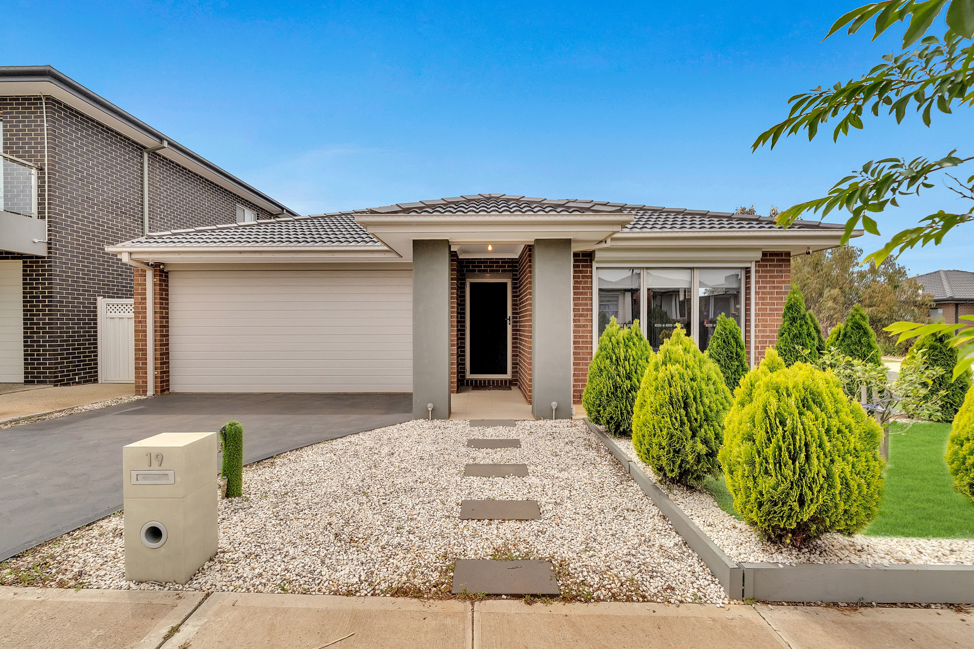 19 Sadie Avenue, Thornhill Park VIC