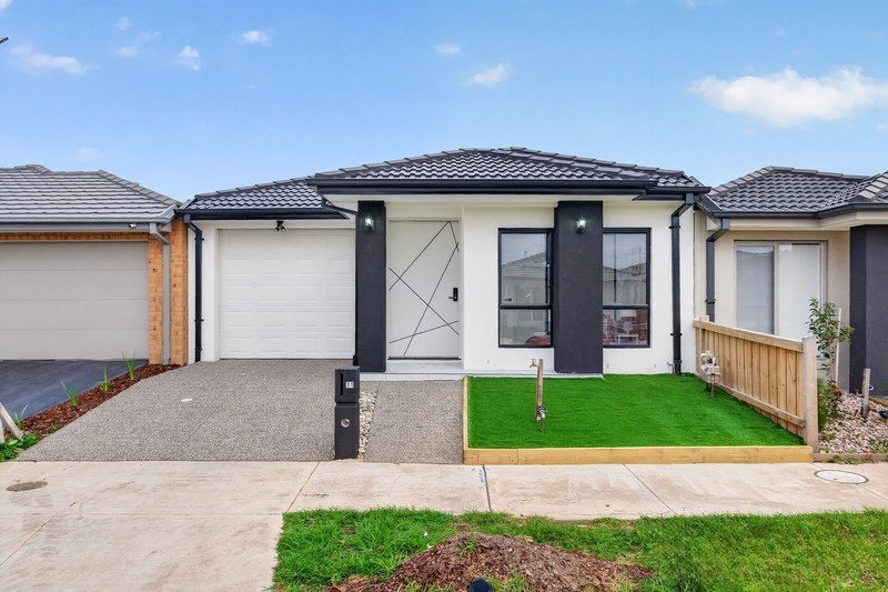 11 Falstaff Street, Fraser Rise VIC