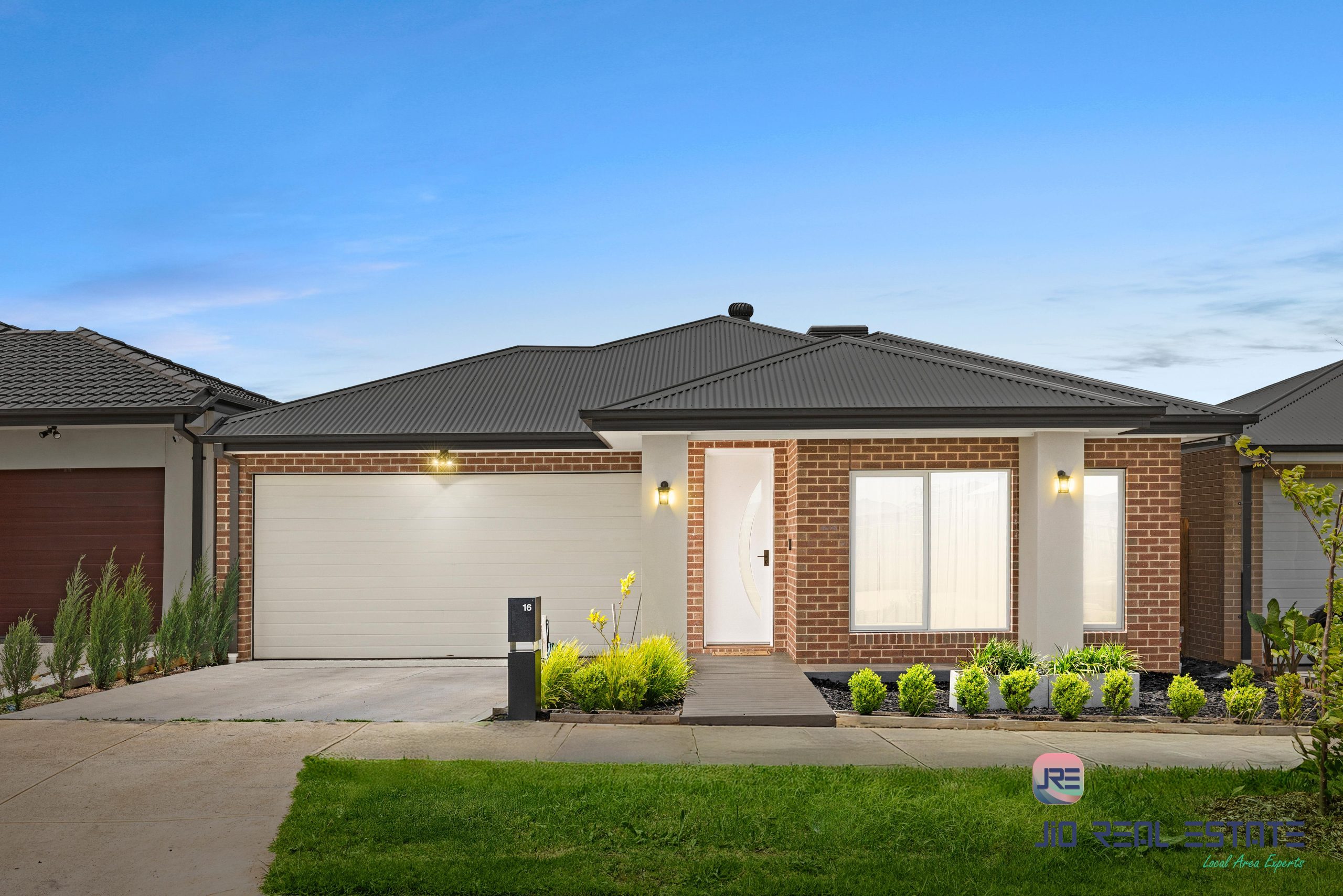 16 Dollarbird Drive, Deanside VIC