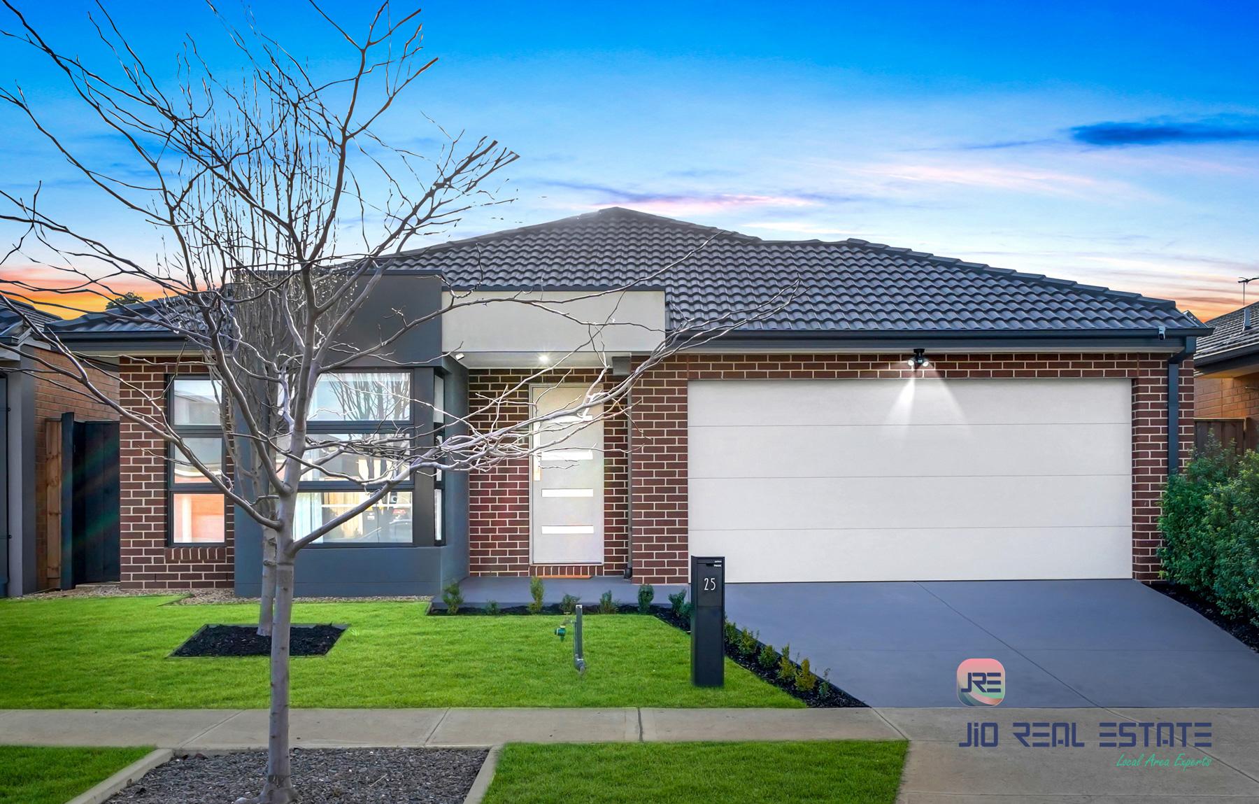 25 Houston Drive, Thornhill Park VIC