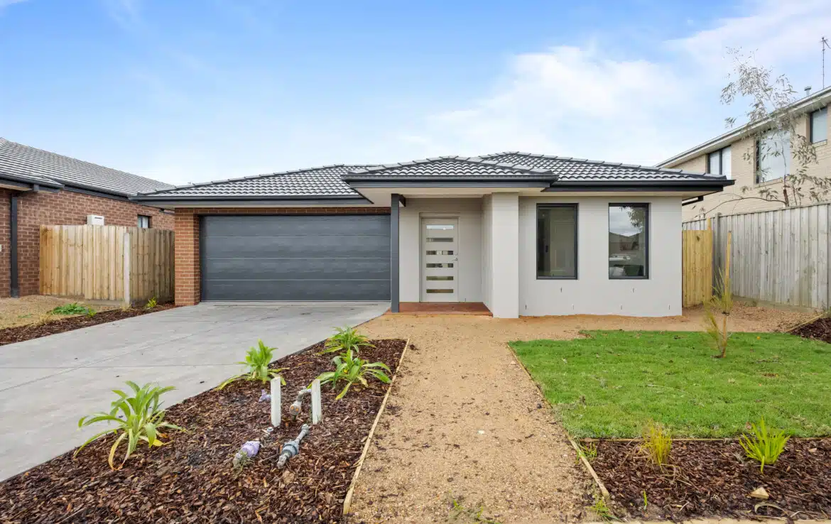 11 Booker Place, Armstrong Creek VIC